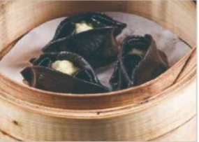 37. RAVIOLI DI MERLUZZO AL NERO DI SEPPIA