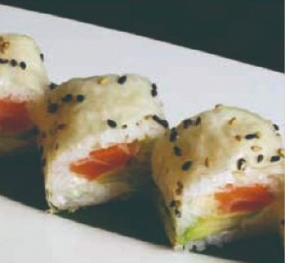 144. URAMAKI SOY SALMON ROLL