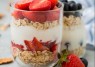 Yogur natural con topping
