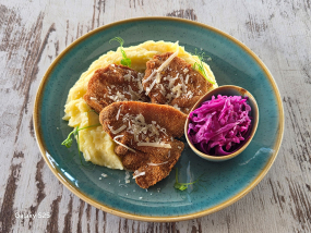 Parmezános csirkecombfilé ropogós bundában