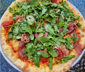 11. Pizza Prosciutto 33cm (1,7)