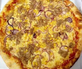 16. Pizza Tuna 33cm (1,7)