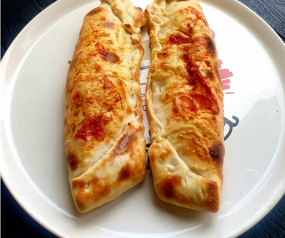 19. Plnené pizza štangle (1,7)