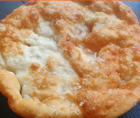 Cesnakový langoš (1,7) 🥬