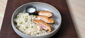 Zagrebački odrezak sa rizi bizi