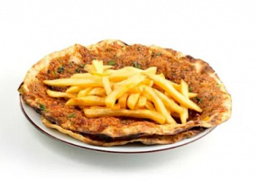 Pizza Lawasa solo con Patatas Dentro, Salsa, y Carne de Pollo