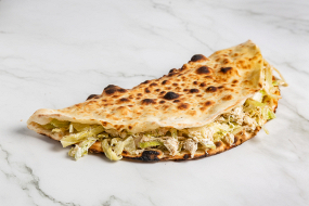 Mezzaluna con Insalata di Pollo