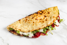 Mezzaluna con Bresaola Rucola e Grana