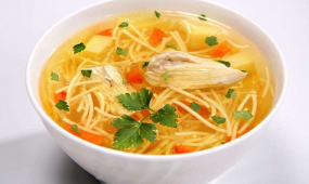 Kurací vývar s cestovinou 