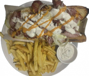 Slaninová bageta + 120g hranolky, 30ml kečup