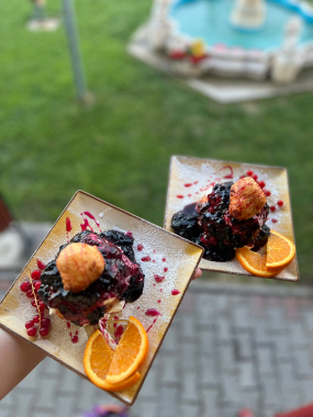 Papanași cu Dulceață și Smântână