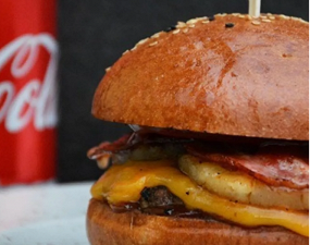 8. Ananás Burger menu  (1,3,7,11)