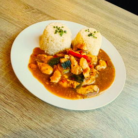 Vepřová jemně pikantní řezanka s rýží