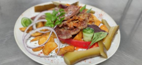 Cigánypecsenye házi kovászolt uborkával