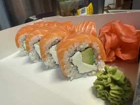 PHILADELPHIA ŁOSOŚ Z AWOKADO 8szt.