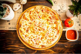 Pizza Prosciutto uriașă