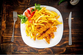 Crispy de Pui cu Cartofi Prăjiți (5 buc)