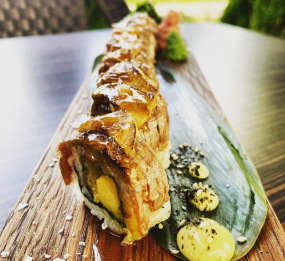 Uramaki Aburi beef 10 ks (1,3,6,11)