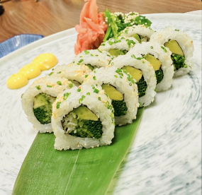 Uramaki veggie Avocado tartare10 ks (1,3,4,6,7,11)