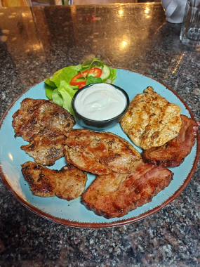 MIX GRILL ȘI SOS DE USTUROI