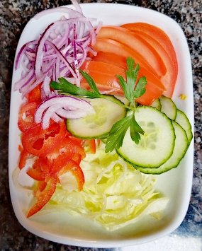 SALATĂ ASORTATĂ CU CRUDITĂȚI