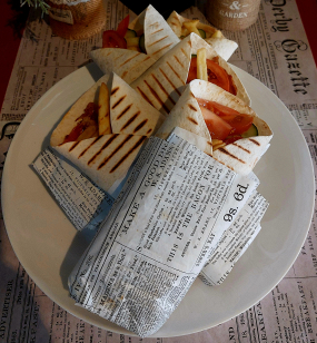 Shaorma Mixtă Pui și Vită rotisată la lipie 320g: