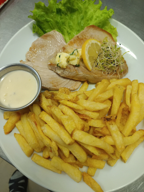 Steak de thon grillé