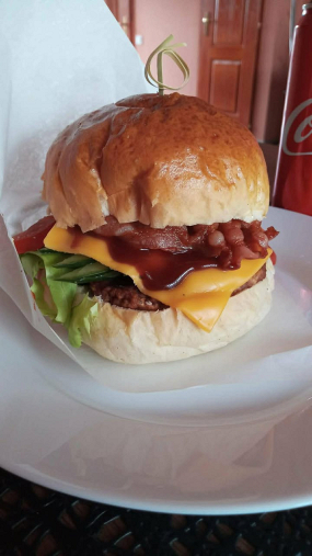 Cheddar sajtos hamburger