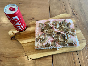 Prosciutto e Funghi al Taglio + Coca Cola