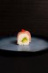 ROLLS AVOCAT ENROBÉ DE THON ZESTE DE KIWI TOBIKO
