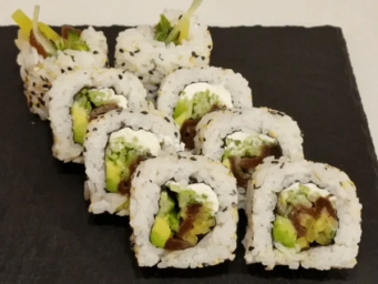 SUSHI URAMAKI (8 SZT.)