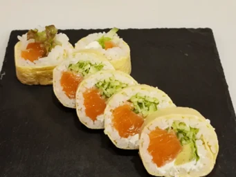 SUSHI FUTOMAKI (6 SZT.)