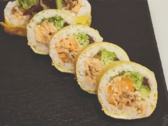 SUSHI TAMAGO FUTOMAKI (6 SZT.)