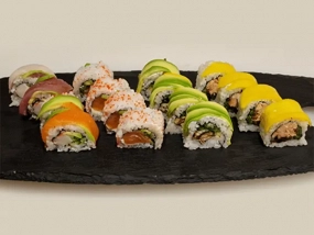 Zestaw 11 URA MAKI SET (16 szt.)