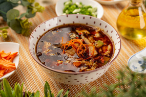 Supă de Pui Iute-Acrișoară 🔥