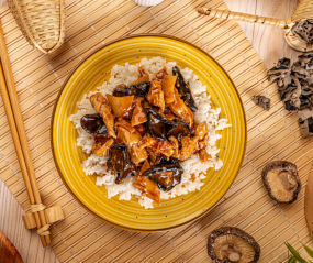 Pui cu Bambus și urechi de lemn 