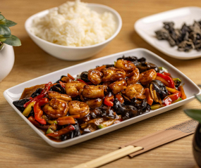 Creveți cu Legume, Bambus și Ciuperci în Sos