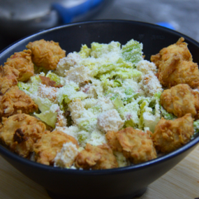 Ensalada Cesar con pollo y bacon