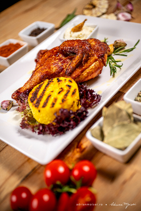 Pui la ceaun cu mujdei si mamaliguta 