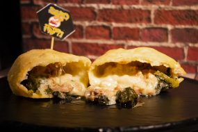 Salsiccia. mozzarella e friarielli