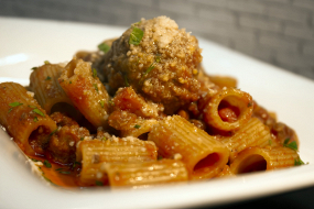 Pasta al ragu' con polpette