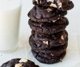 Creamy Cookie Brown with White Choclate Chunks