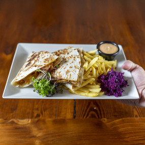 150g HOT CHICKEN QUESADILLA S KUŘECÍM MASEM A SÝREM