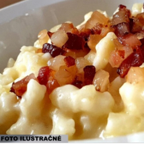 BRYNDZOVÉ HALUŠKY SO SLANINKOU