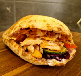 Shaorma la Chiflă de Casă/Shaorma Házi Készítú Zsemlében