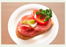 351. Chlebíček salámový