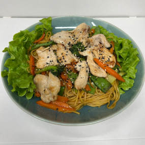 Nouilles sautées poulet légumes 