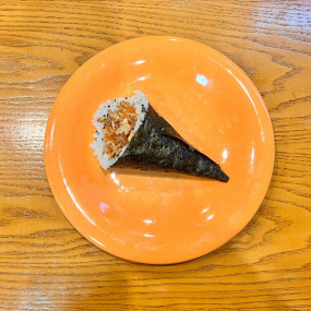 Témaki tartare saumon oignons frits