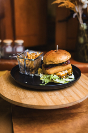 Cheese Burger + hranolky