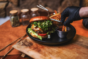 STRIPE burger + hranolky